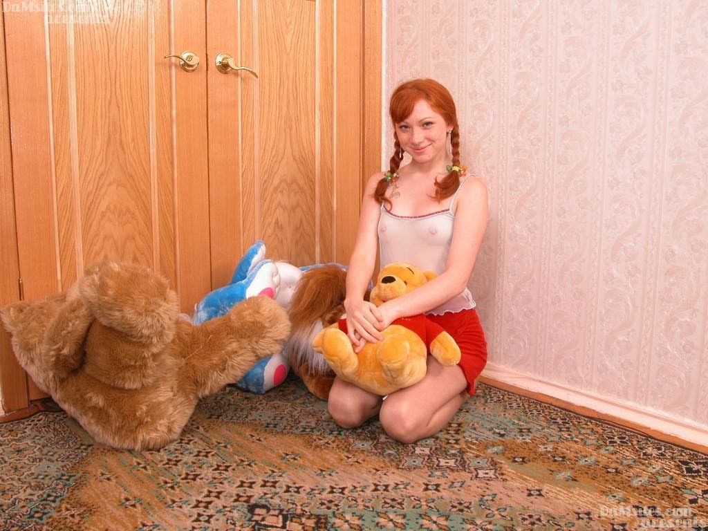 Young redhead has sex with her boyfriend by her stuffed animals порно фото #428224531