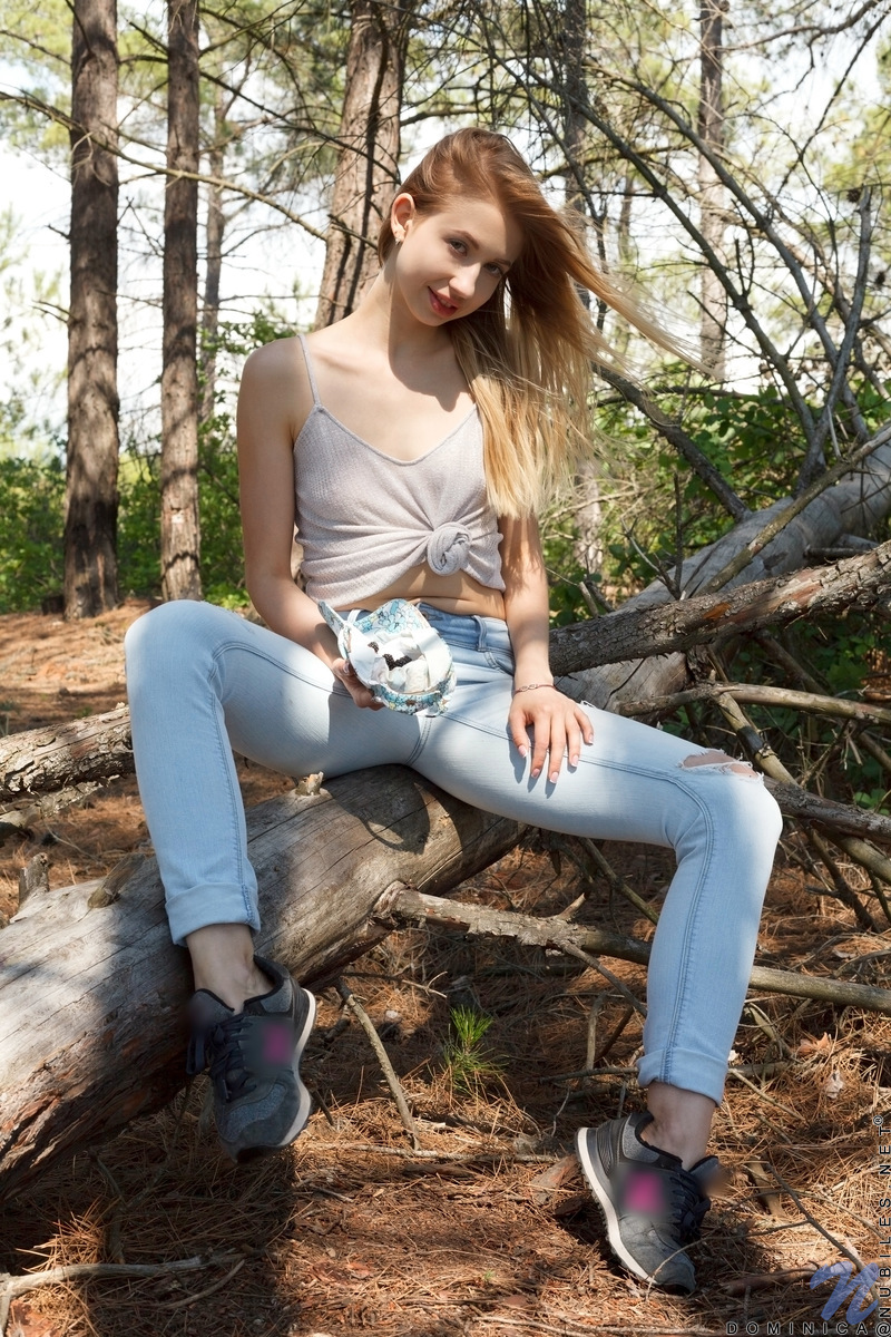 Teen girl Dominica slips off faded jeans to show her bald twat in the woods 포르노 사진 #428414181