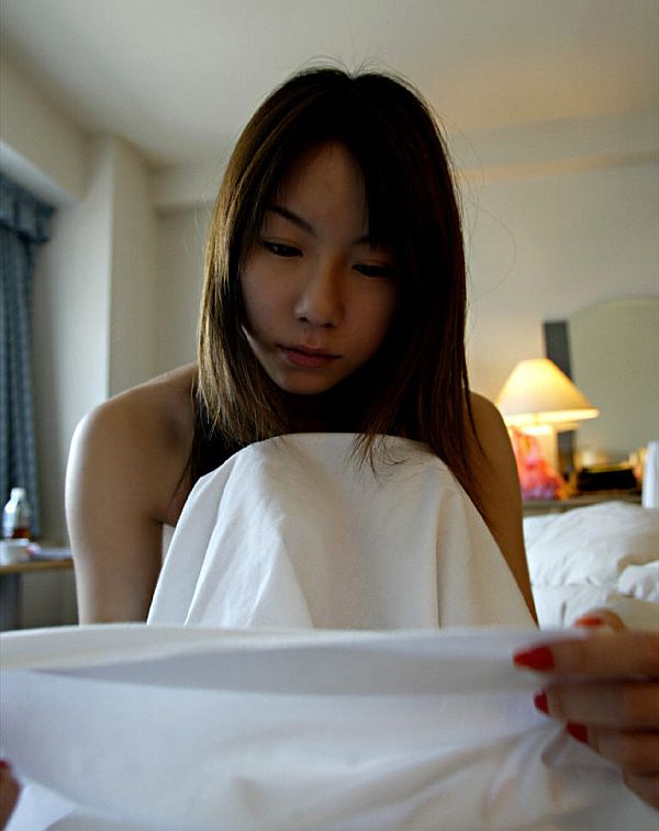 Japanese girl Kurumi Morishita displays her firm tits while getting changed porno foto #425234111