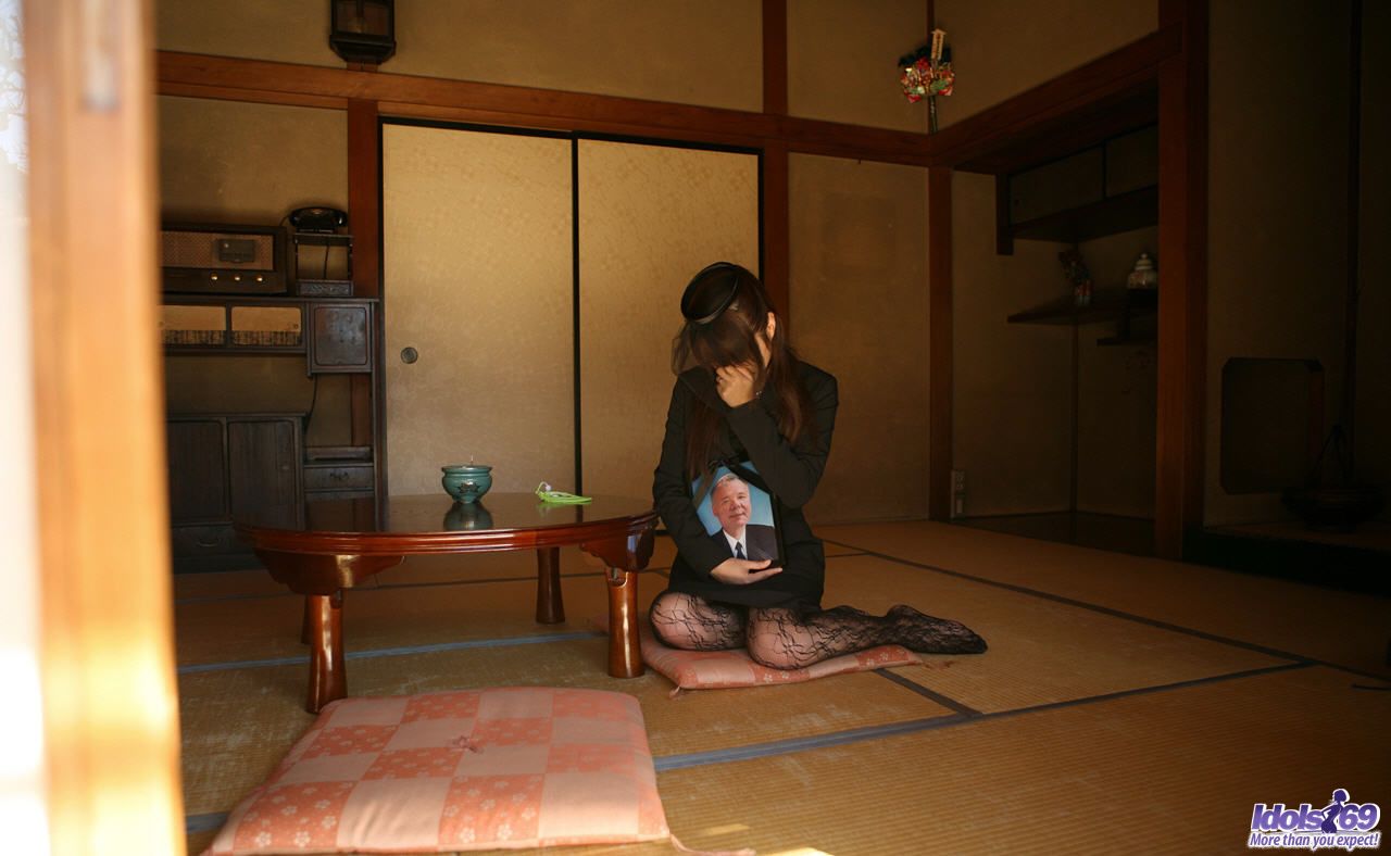 Japanese widow Miho Sonoda fondles herself while grieving her late husband 色情照片 #429075104 | Idols 69 Pics, Miho Sonoda, Japanese, 手机色情