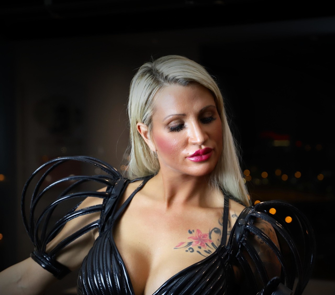 Seductive blonde temptress with big tits strikes hot solo poses 포르노 사진 #427495045 | Calea Toxic Club Pics, Calea Toxic, Latex, 모바일 포르노