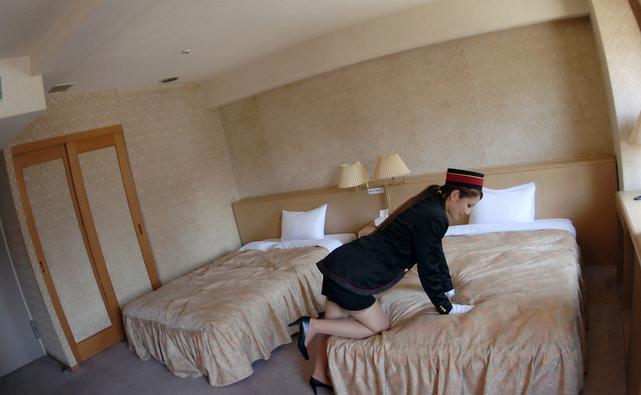 Japanese hostess with red hair fondles her great body in a hotel room 포르노 사진 #426804200