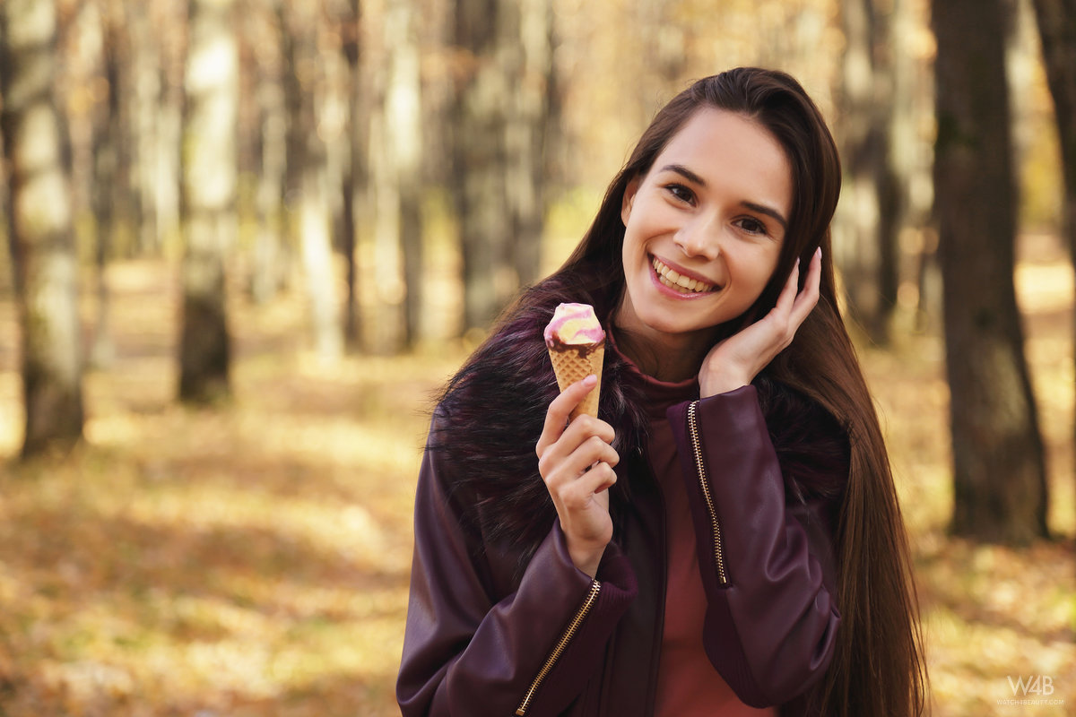 Nice Russian girl Leona Mia eats an ice cream treat in a forest while clothed foto porno #425268130 | Watch 4 Beauty Pics, Leona Mia, Jeans, porno ponsel