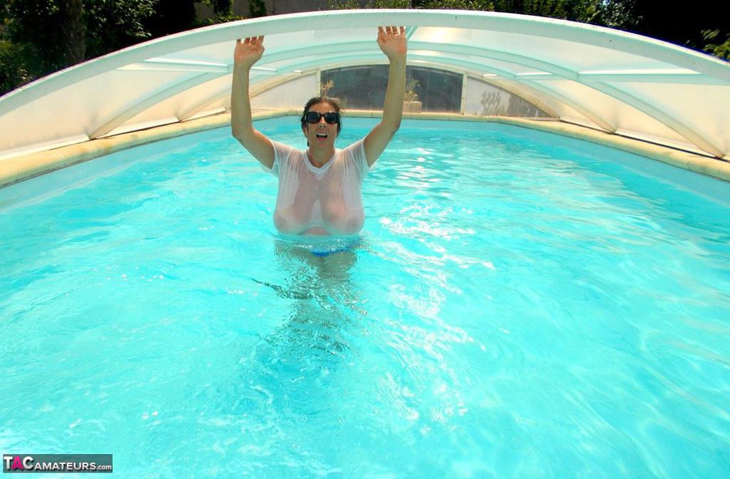 British amateur Lu Lu Lush releases her huge tits from a wet T-shirt in a pool порно фото #428697637 | TAC Amateurs Pics, Lu Lu Lush, Pool, мобильное порно