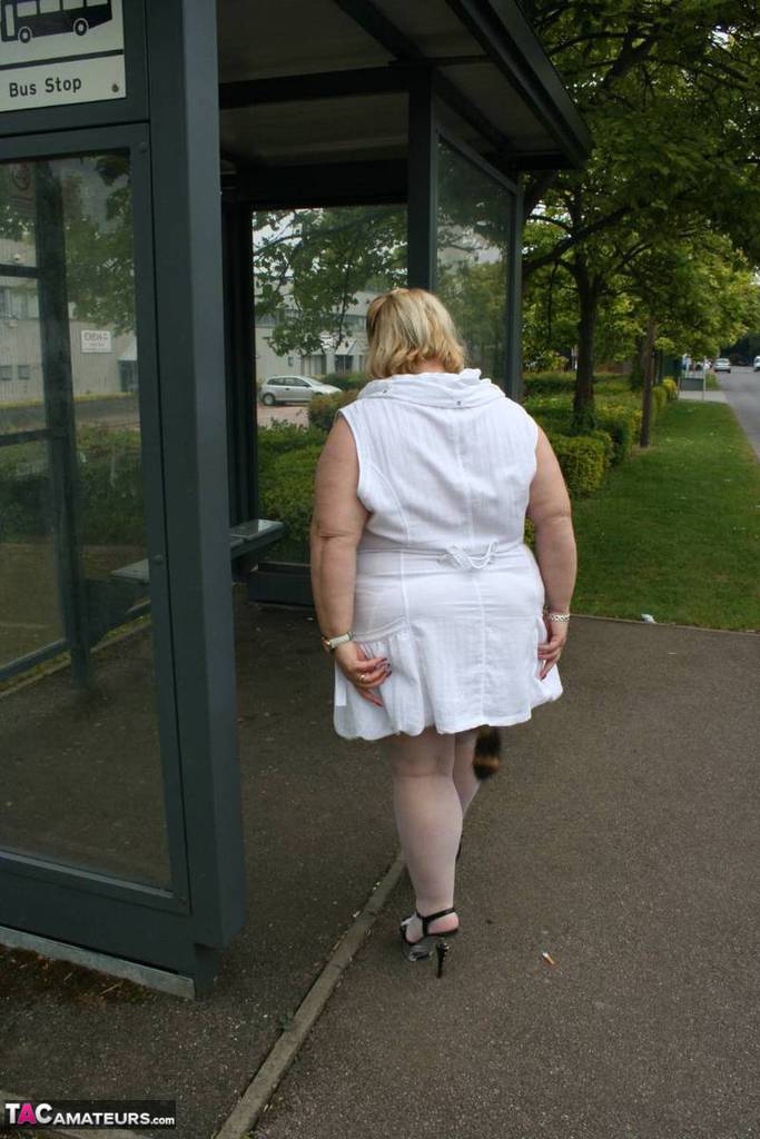 Fat blonde woman Lexie Cummings exposes herself in a public bus shelter photo porno #425336940
