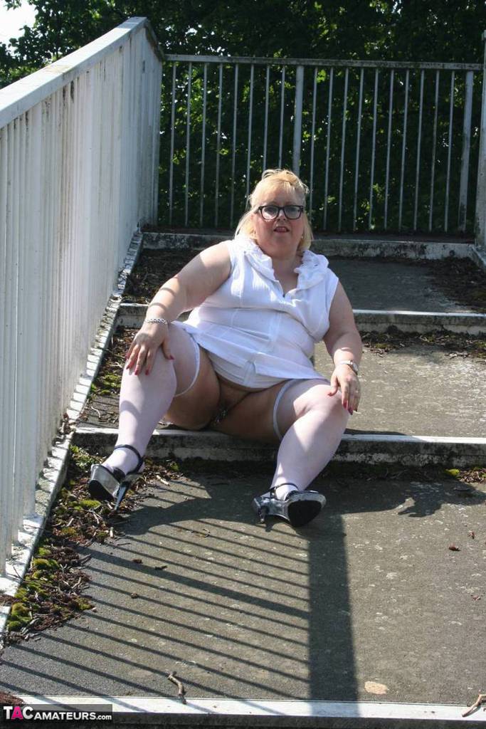 Fat blonde Lexie Cummings exposes herself while crossing a pedestrian overpass Porno-Foto #428674991 | TAC Amateurs Pics, Lexie Cummings, Nurse, Mobiler Porno