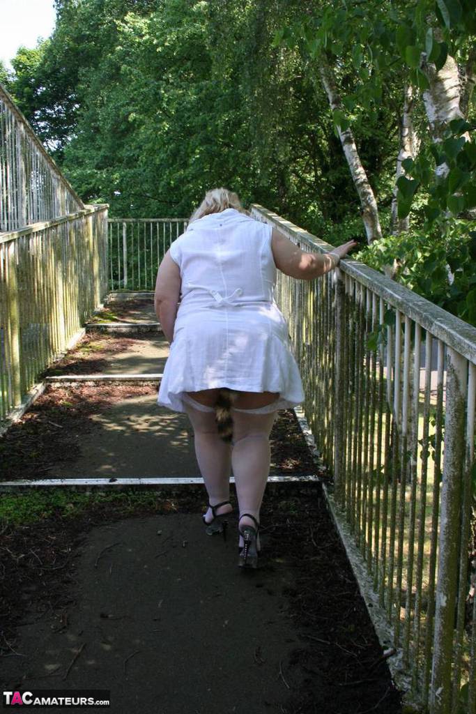 Fat blonde Lexie Cummings exposes herself while crossing a pedestrian overpass 色情照片 #428674995 | TAC Amateurs Pics, Lexie Cummings, Nurse, 手机色情