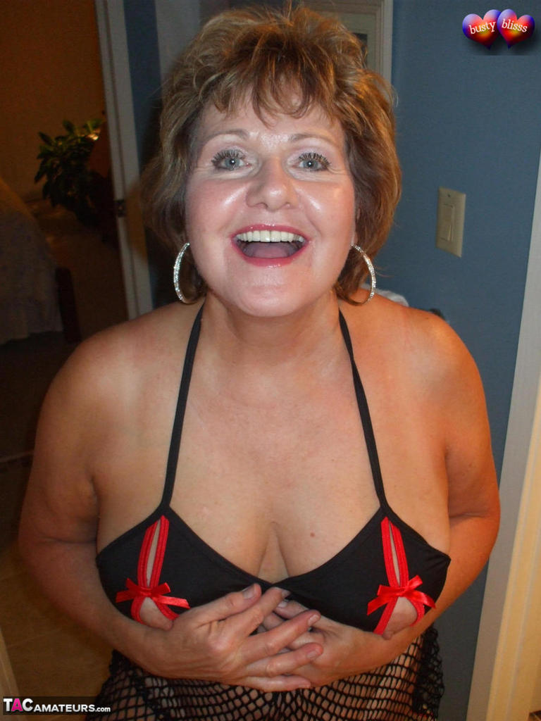Older woman Busty Bliss licks her toy boy's dick over a glass of wine ポルノ写真 #428600535