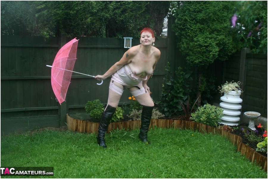 Older redhead Valgasmic Exposed models nude in the rain while holding a brolly ポルノ写真 #424895921