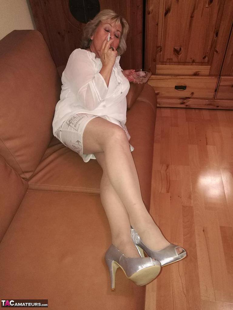 Mature lady exposes her large tits while having a smoke in pantyhose foto porno #423905072 | TAC Amateurs Pics, Caro, Granny, porno mobile