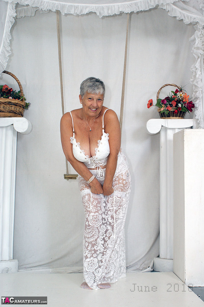 Short haired oma Savana models all white lingerie and hosiery on a swing Porno-Foto #428618946