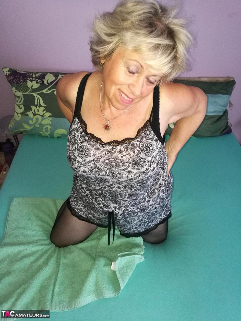 Granny First Timer Dildos Her Pussy After Removing Cotton Underwear