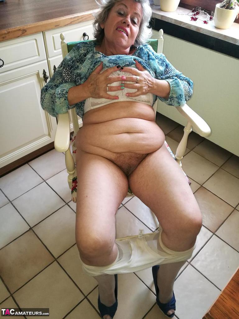 Horny granny Caro sticks a banana inside her natural pussy on kitchen chair foto porno #423859852