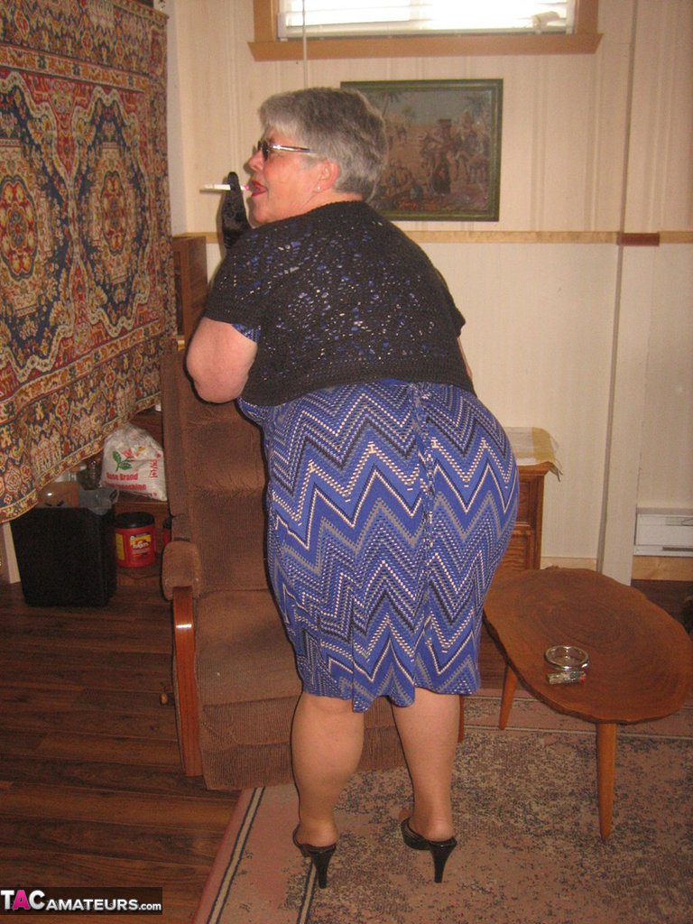 Fat Granny Girdle Goddess Gets Naked In Shades Gloves And Pantyhose