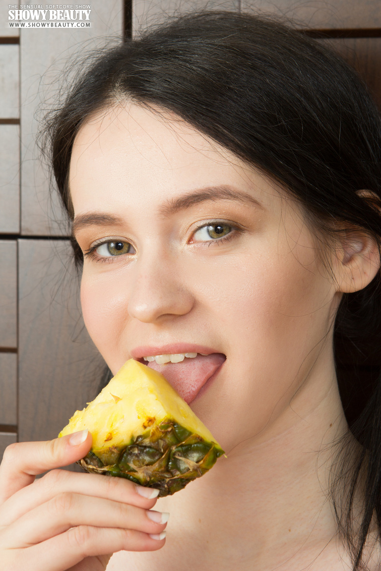 Amateur girl Betty devours a pineapple while disrobing for nude kitchen poses zdjęcie porno #428420312 | Showy Beauty Pics, Betty, Schoolgirl, mobilne porno