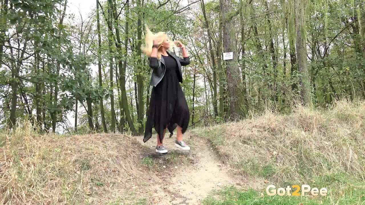 Blonde girl Jenna Lovely takes a piss while descending a bank near the woods 色情照片 #428770580 | Got 2 Pee Pics, Jenna Lovely, Pissing, 手机色情