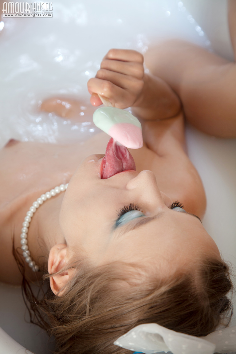 Tiny teen girl Alisabelle pours milk over her naked body while taking a bath porno fotoğrafı #425618588