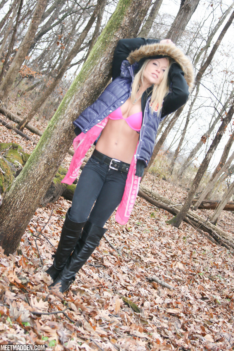 Amateur girl Meet Madden exposes a pink bra while in the woods on a chilly day porn photo #427206707