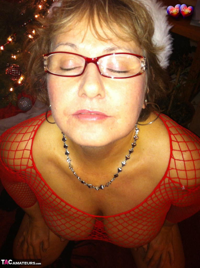 Middle-aged amateur Busty Bliss gives a BJ at Xmas in a mesh top and thong foto porno #422883269