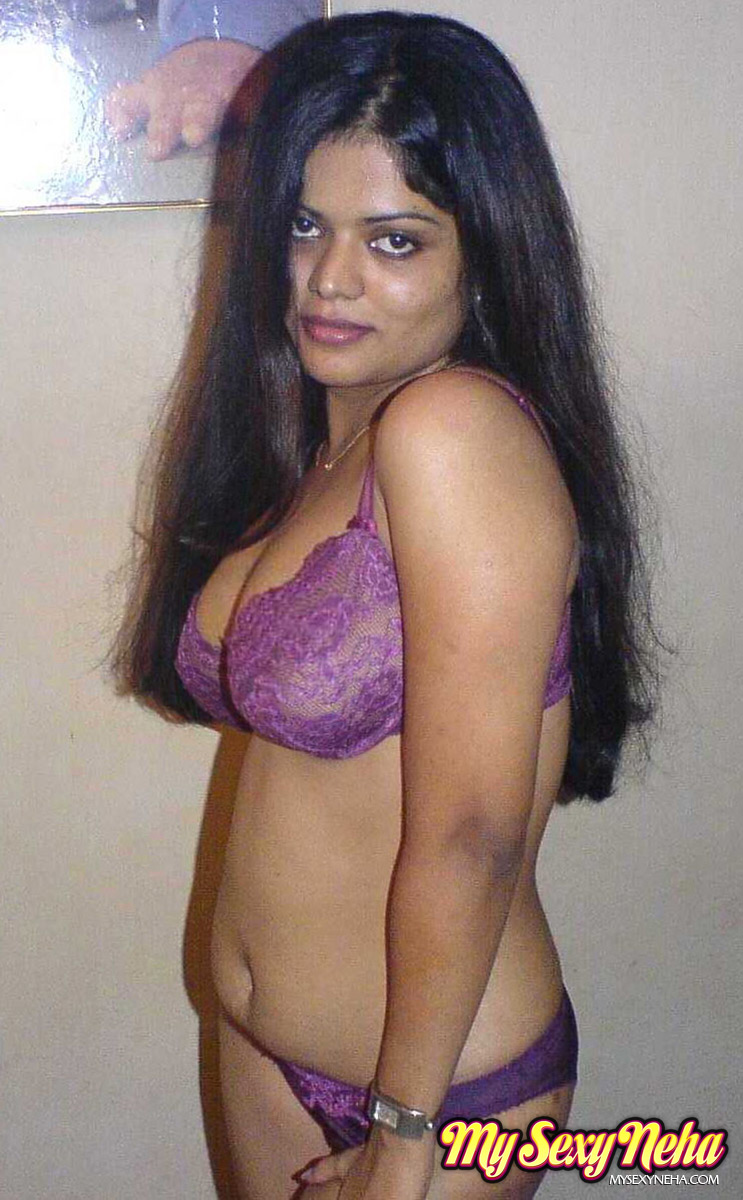 Indian Beauties Nude - Petite Indian girl uncups big naturals after removing blue jeans -  PornPics.com