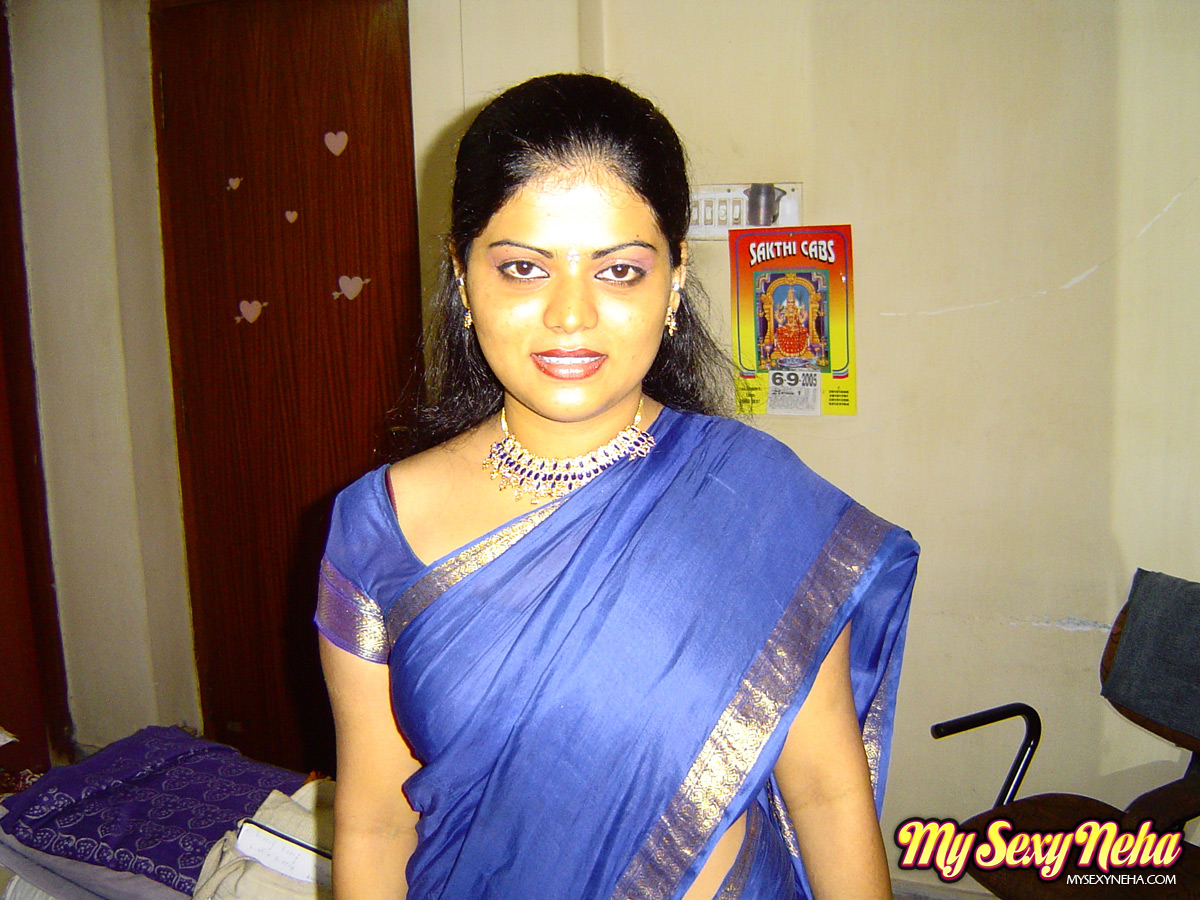 Pretty Indian girl sets her natural tits free of traditional clothing foto porno #423911398
