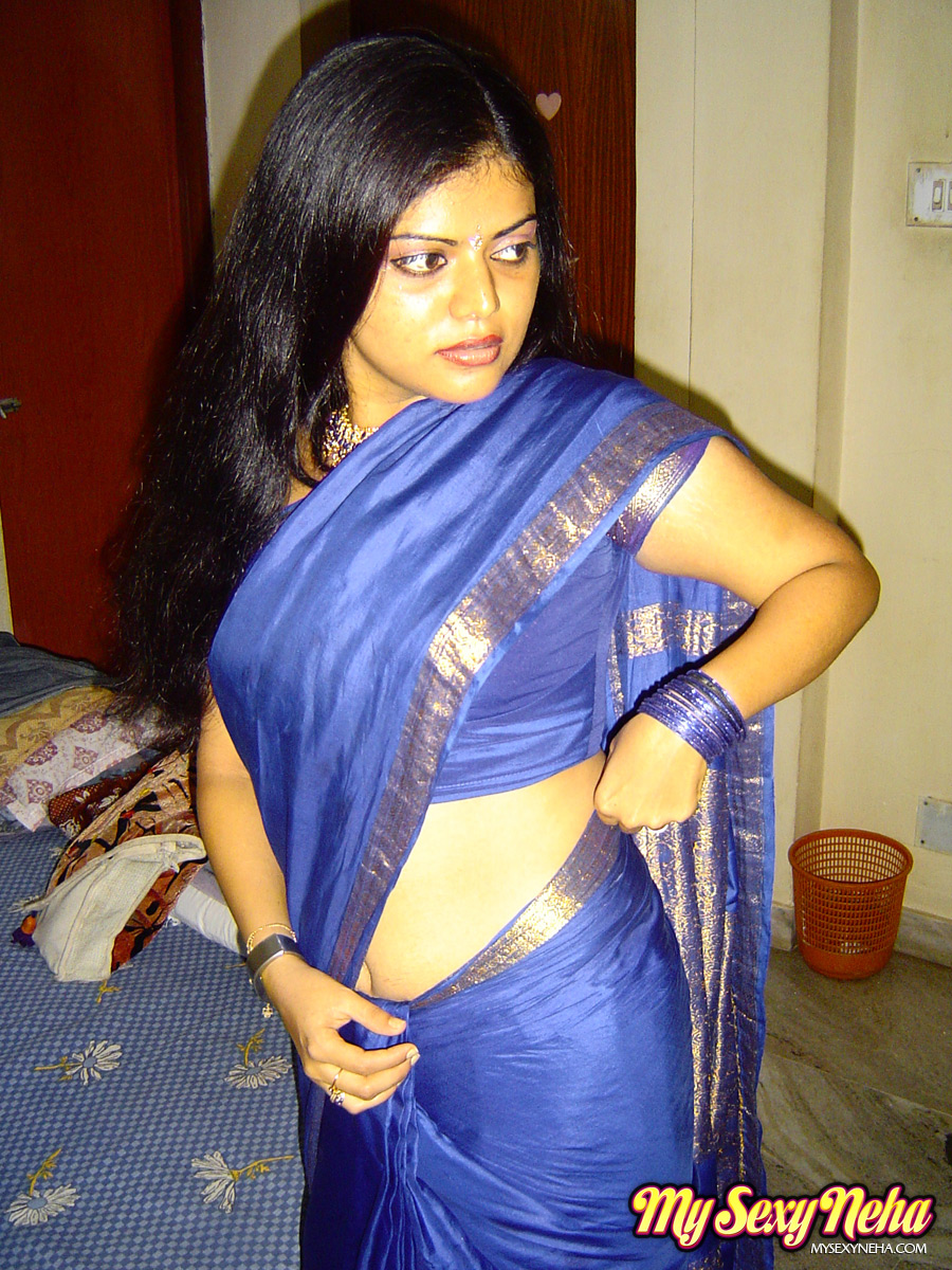 Pretty Indian girl sets her natural tits free of traditional clothing foto porno #423911408