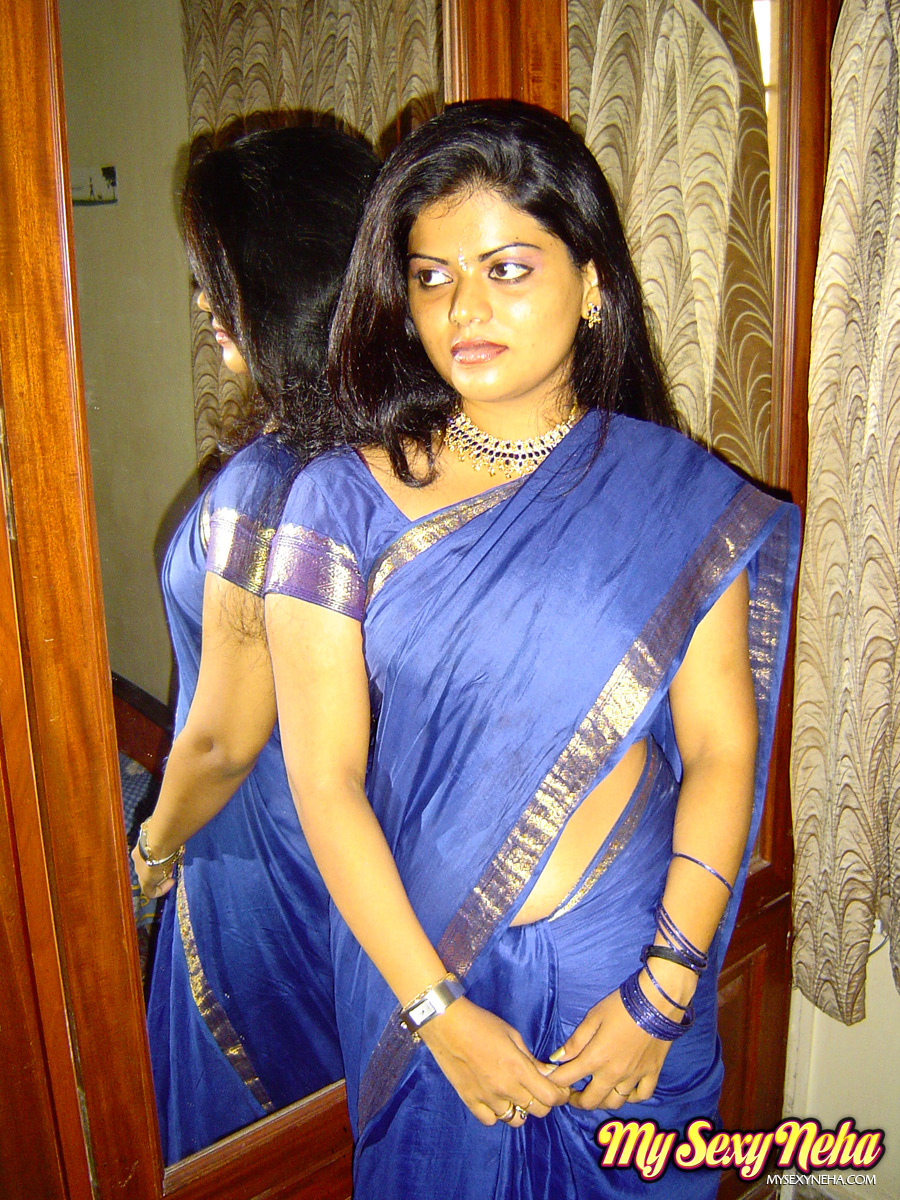 Pretty Indian girl sets her natural tits free of traditional clothing foto porno #423911413