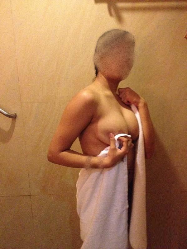 Cute indian college girl giving some sexy poses 色情照片 #425076952 | Fuck My Indian GF Pics, Indian, 手机色情