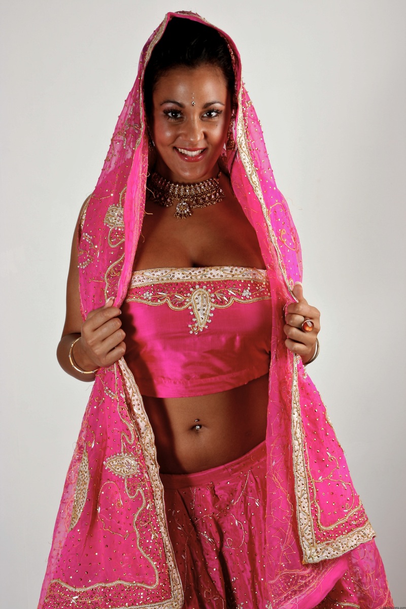 Indian female Keira unveils her big natural tits in bikini bottoms -  PornPics.com