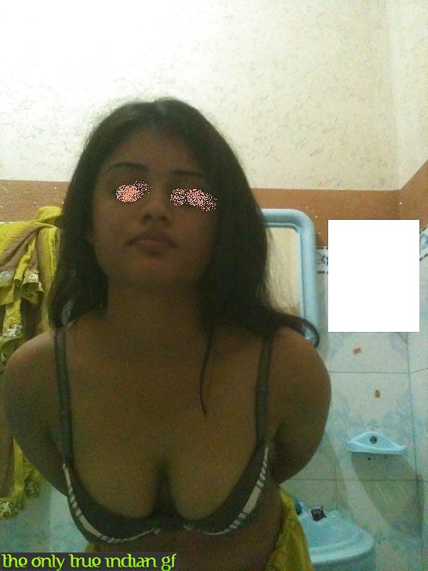 Indian college girl posing naked in shower foto porno #423922771