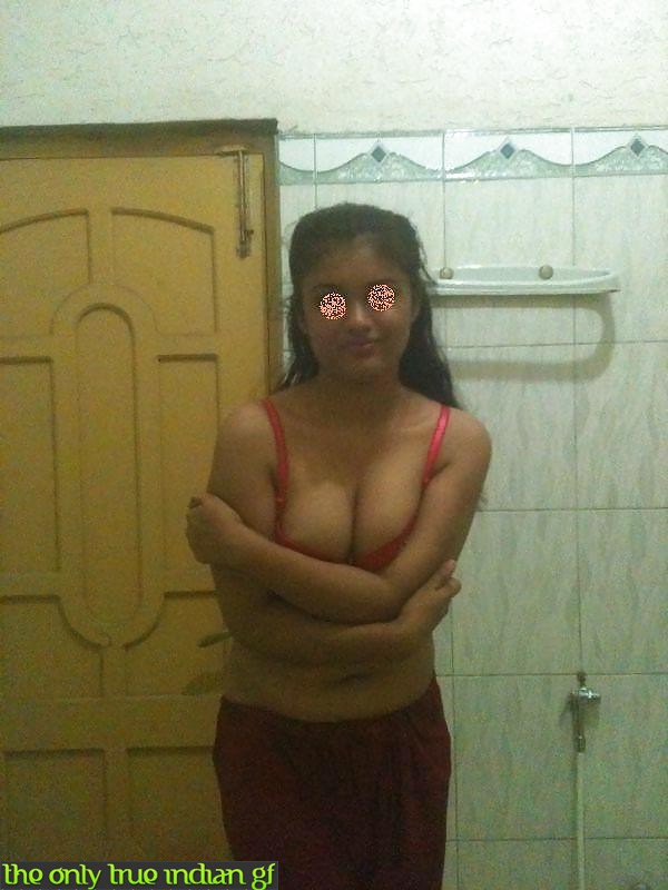 Indian college girl posing naked in shower foto porno #423922792