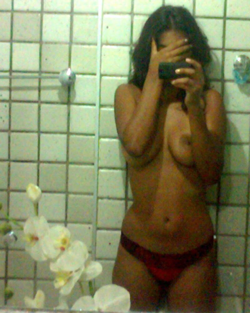 Indian girl capturing her naked pics in shower porno fotoğrafı #425079298