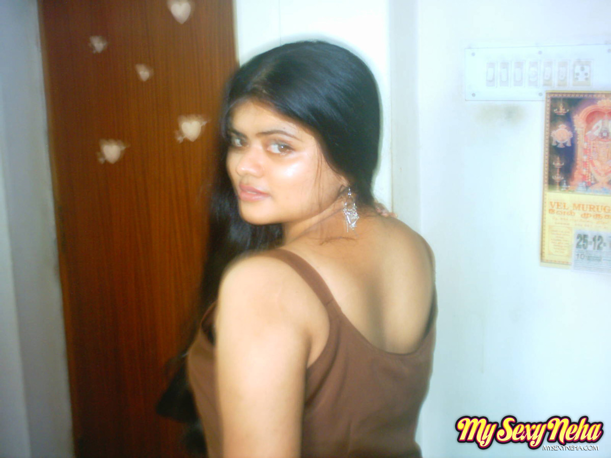 Indian plumper unveils her natural tits & dark areolas before showing her bush porn photo #423911025