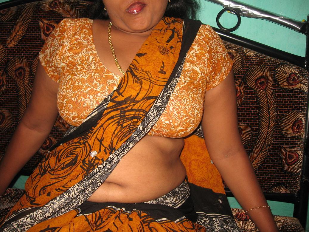 Mature indian housewife stripping off foto porno #425085545