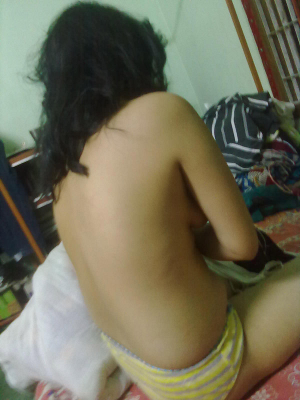 Sexy Indian wife Padma uncovers naturals tits and armpits on bed foto porno #424366928 | Desi Papa Pics, Padmaja Gogoi, Indian, porno ponsel