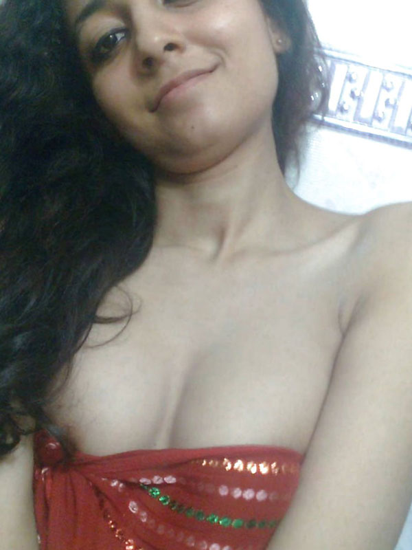 Indian solo girl holds her face firm while letting nipples free of lingerie foto porno #424434905