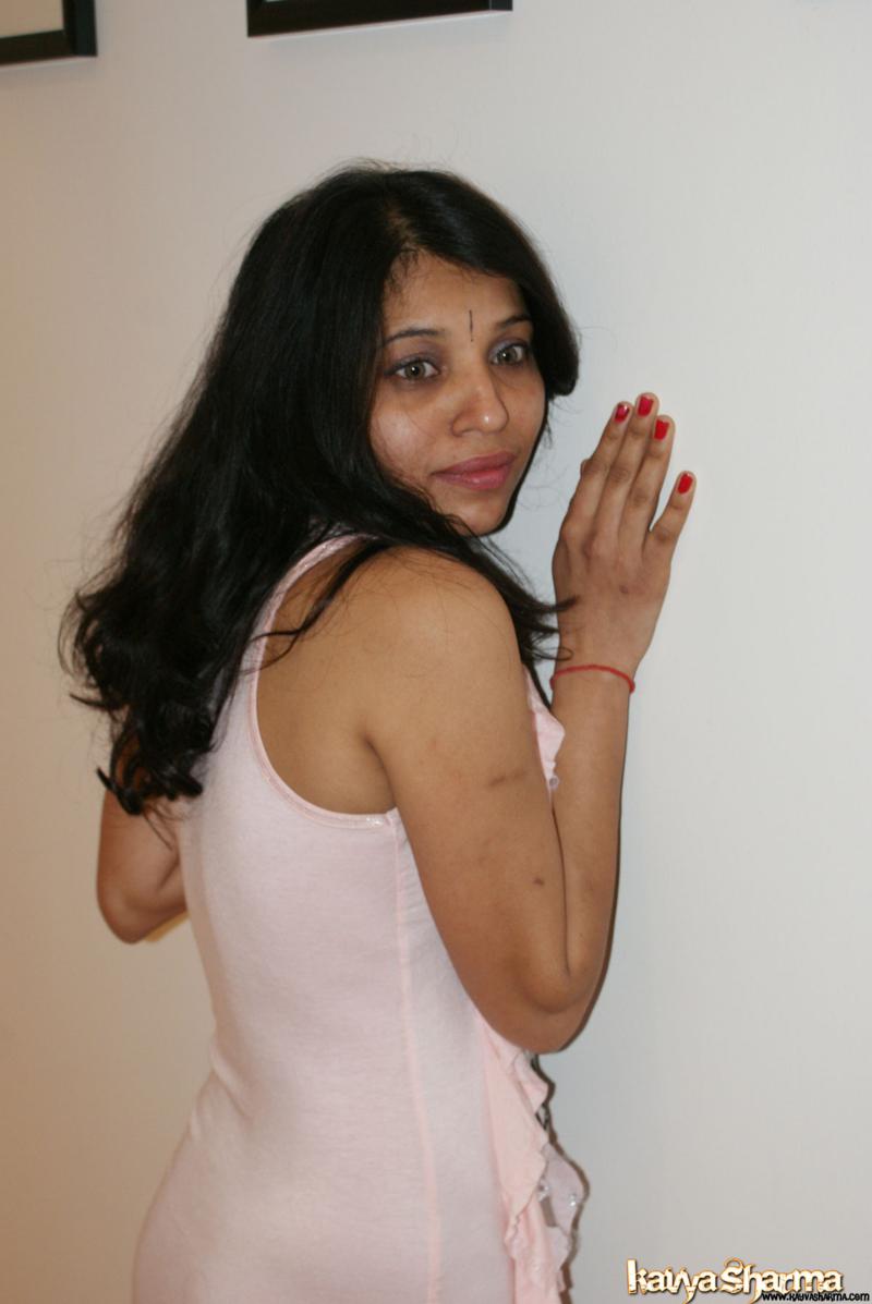 Kavya showing off in members gifted pink top foto porno #428851372