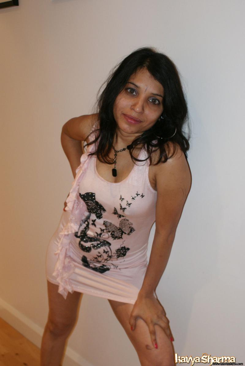Kavya showing off in members gifted pink top foto porno #428851403