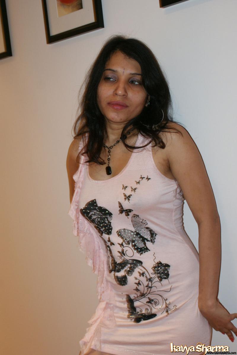 Kavya showing off in members gifted pink top foto porno #428851422