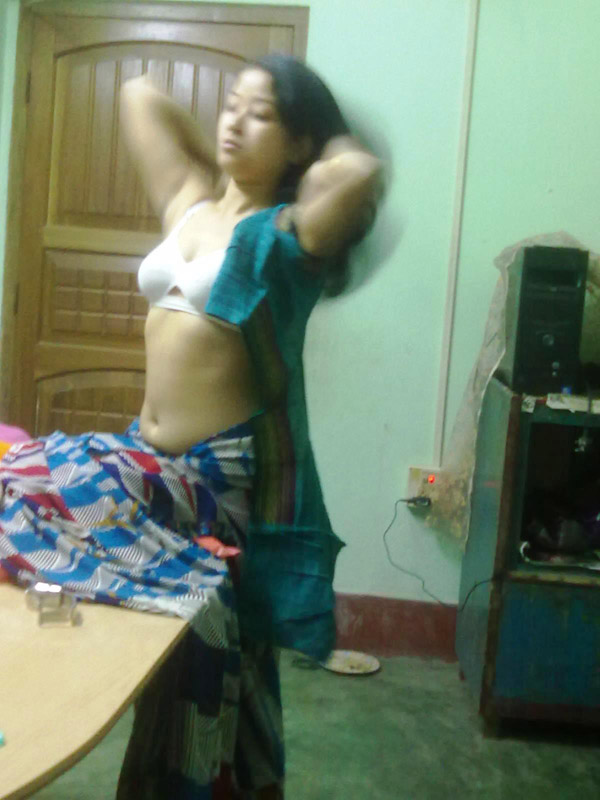 Indian woman Padma plays with her boobs while changing her clothes 色情照片 #425152560