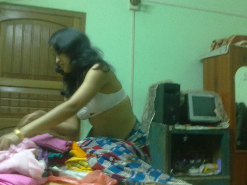 Indian woman Padma plays with her boobs while changing her clothes porno fotky #425152561