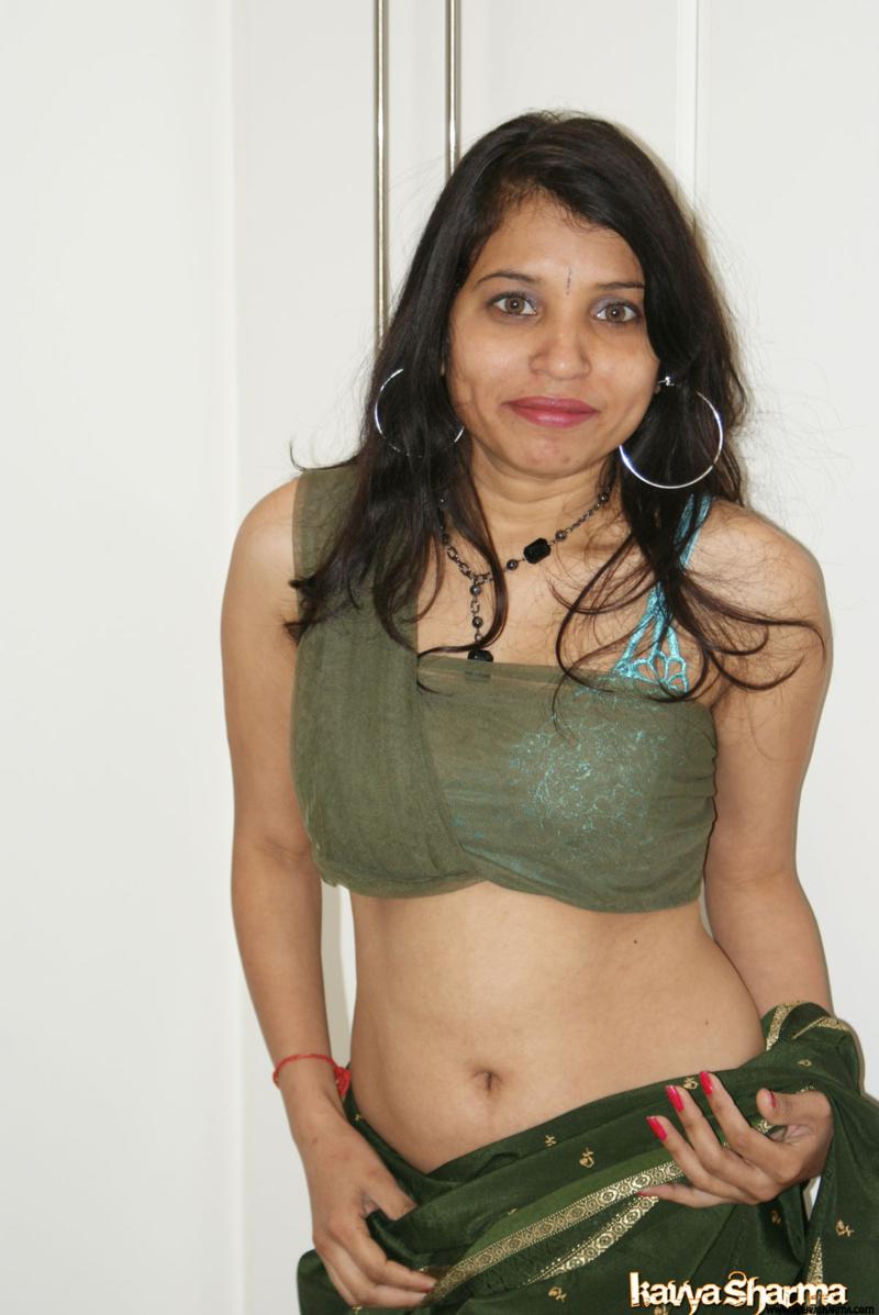Kavya sharma in her sexy green indian sari showing off 色情照片 #425119780