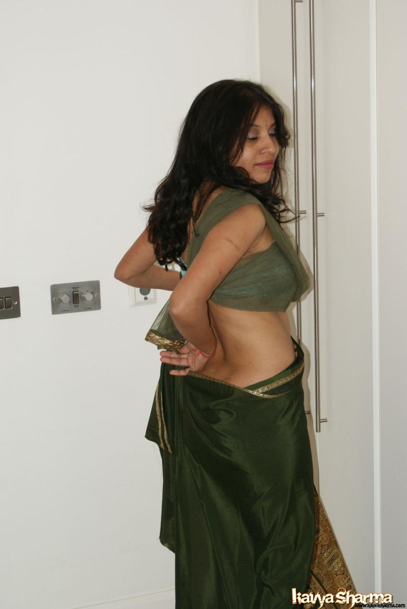Kavya sharma in her sexy green indian sari showing off foto porno #425119783