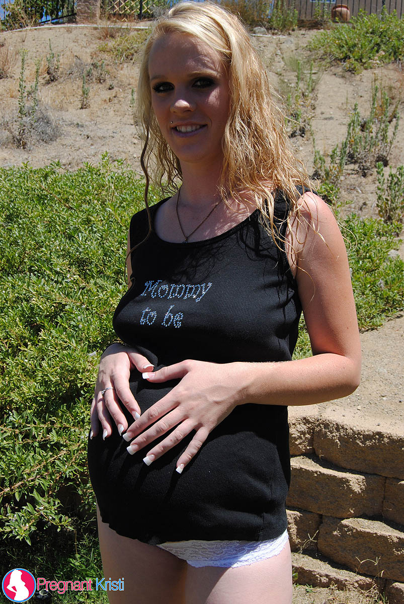 Amateur model Kristi exposes her milk filled tits and pregnant belly outdoors foto pornográfica #429038592 | Pregnant Kristi Pics, Kristi, Pregnant, pornografia móvel