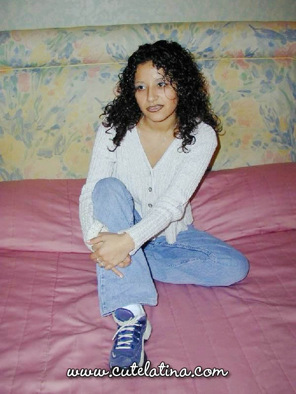 Latina girl with curly hair shows her bare ass on top of a bed 포르노 사진 #425220194 | Cute Latina Pics, Jeans, 모바일 포르노