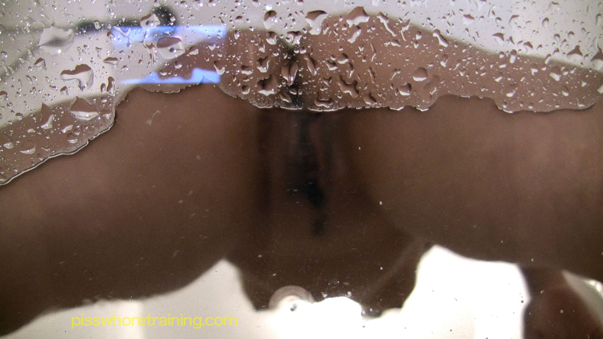 Young slut get flogged and pissed on the bowl porno foto #423135859