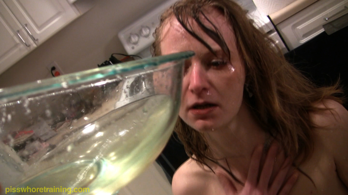 Young blonde slut get to drink her own piss ポルノ写真 #427209978