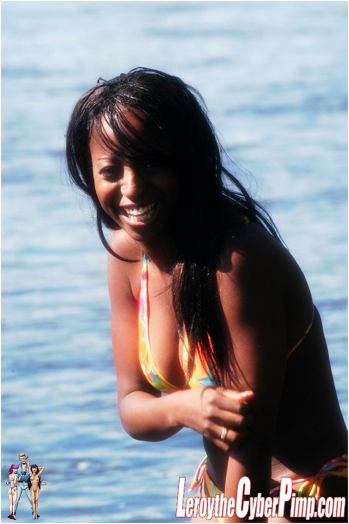 Sexy black girl sets her big boobs free of a bikini while in the water porno foto #425373227