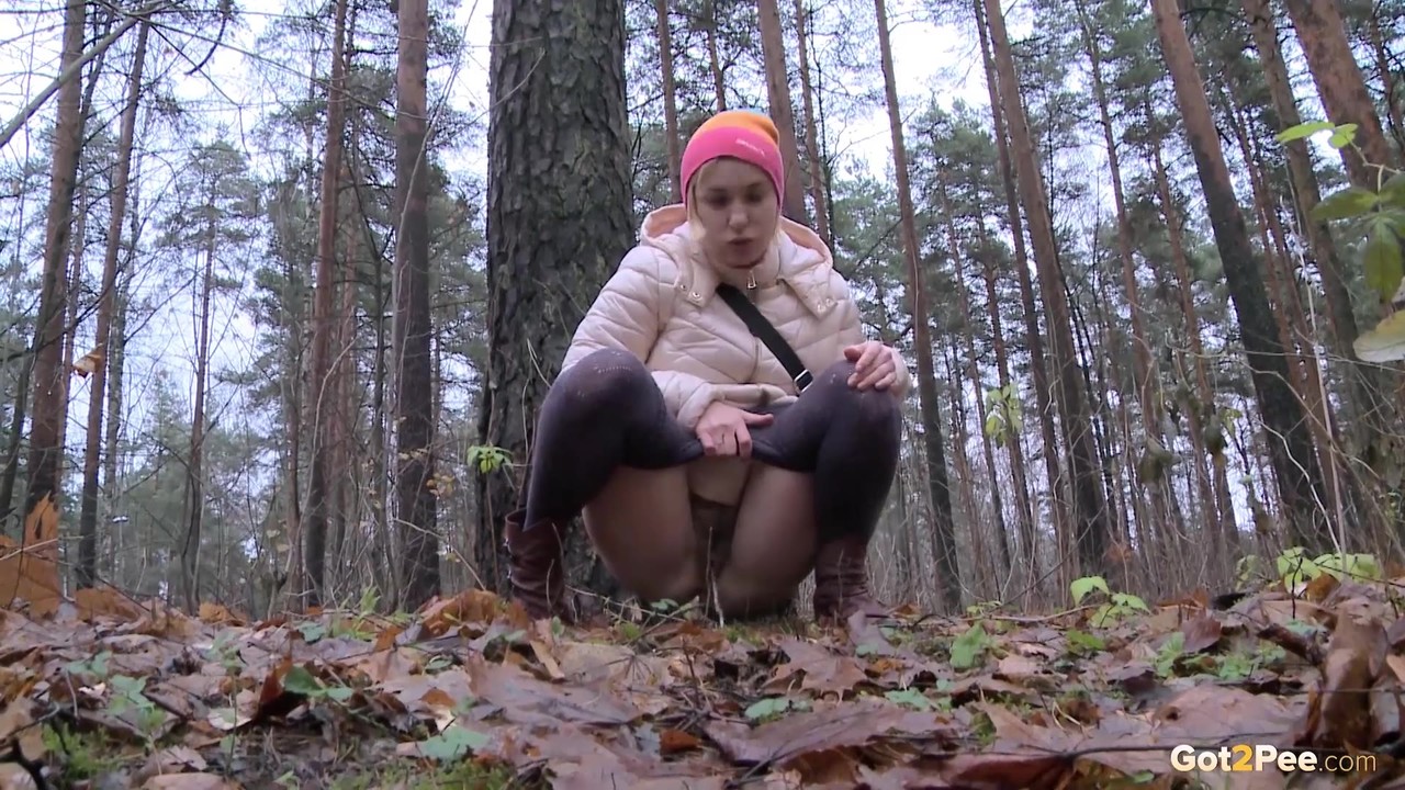 Blonde girl Anya pulls down her pants for an urgent piss while in a forest foto porno #426317002