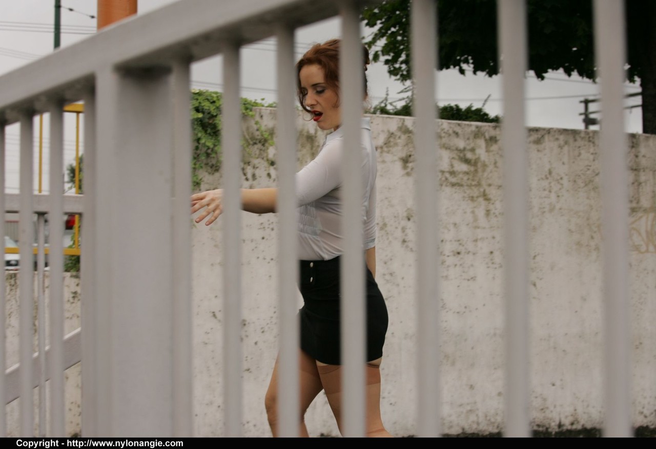 Older woman Dirty Angie takes a piss outdoors in retro nylons 色情照片 #424080684 | Nylon Angie Pics, Dirty Angie, Pissing, 手机色情